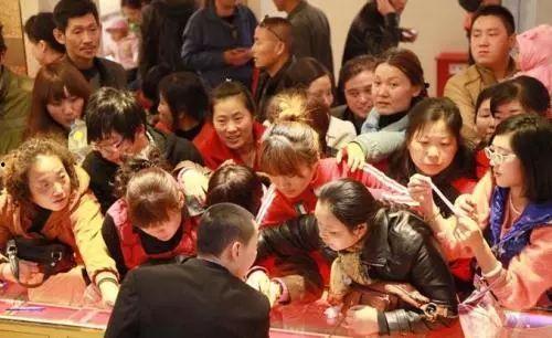 东莞大妈最新爆料新闻,最新民生热点事件揭秘